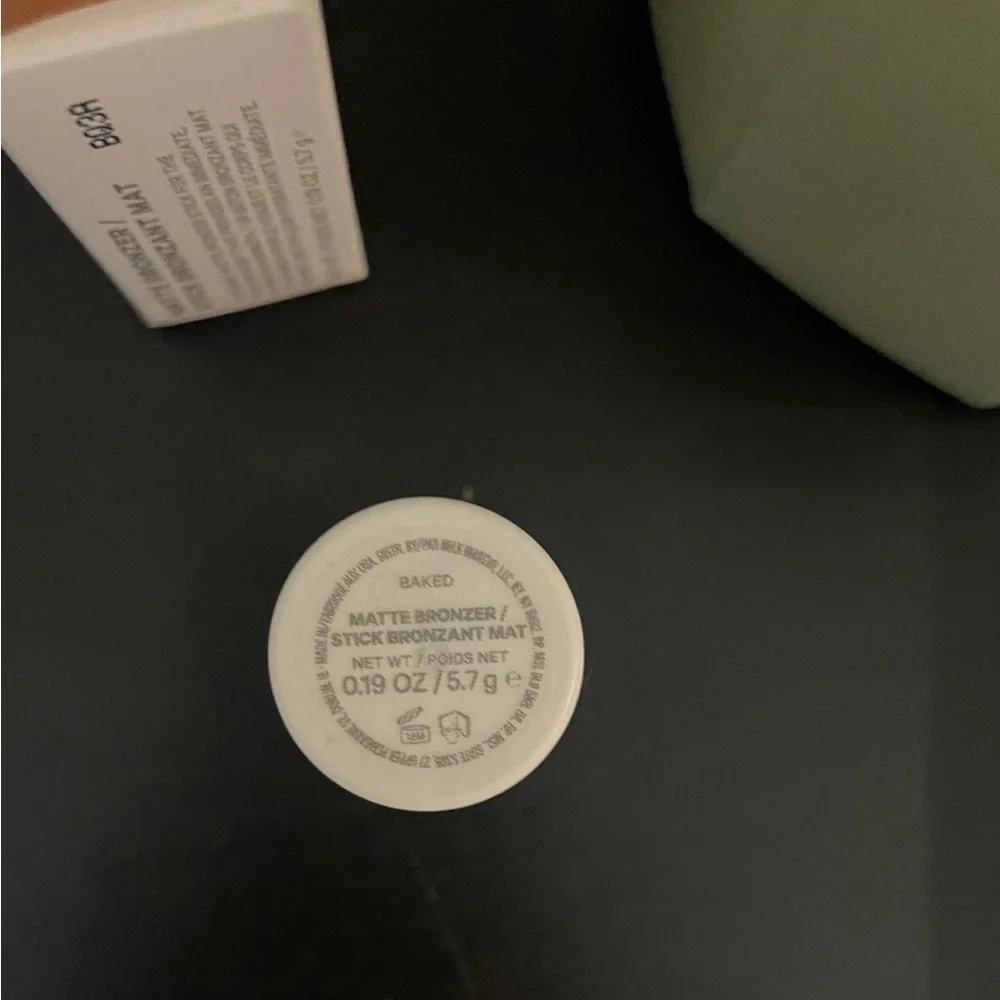Milk Makeup- Matte bronzer stick​​​​​